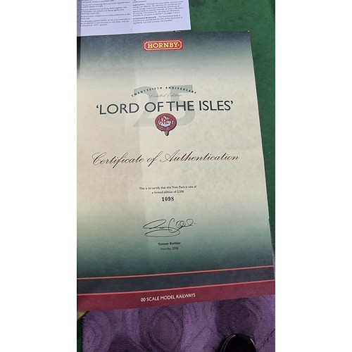 39 - Rare Hornby R2560 25th Anniversary limited edition Lord of the Isles train set in as new condition c... 