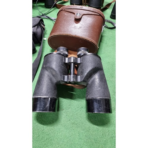 68 - Joblot of 8x pairs of vintage binoculars to include a good quality military set of binoculars 7x50 m... 