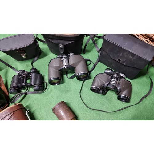 68 - Joblot of 8x pairs of vintage binoculars to include a good quality military set of binoculars 7x50 m... 