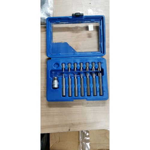 168 - Torx set of 15, sand paper and some door hinges