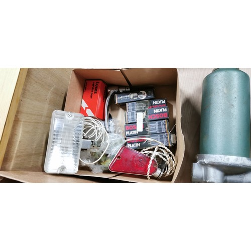 172 - Car parts including a new water pump and exhaust pipes and a fuel filter and some classic car mags, ... 