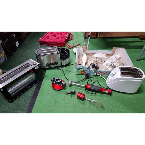 77 - Box of kitchen items inc 3 toasters a lean chef blender, a good quality toaster with warmer etc