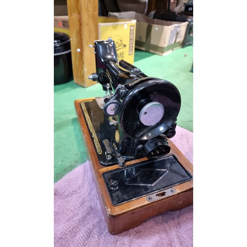 95 - Singer sewing machine Model 99k in fabulous condition with its original case, has no foot pedal or p... 