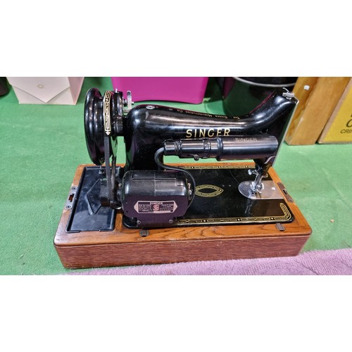 95 - Singer sewing machine Model 99k in fabulous condition with its original case, has no foot pedal or p... 