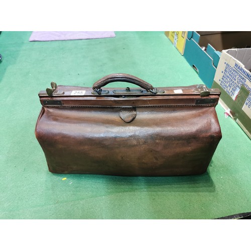 255 - Vintage leather doctors gladstone bag measures height 20cm length 49cm width 25cm