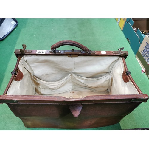 255 - Vintage leather doctors gladstone bag measures height 20cm length 49cm width 25cm