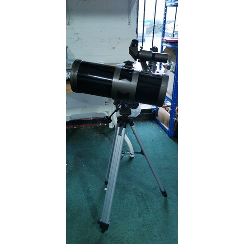 208 - Visionary 1000/114 astronomical telescope complete with tripod stand in good overall condition. Meas... 