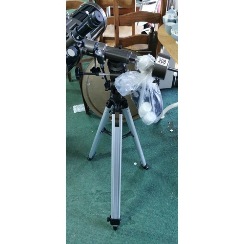 208 - Visionary 1000/114 astronomical telescope complete with tripod stand in good overall condition. Meas... 