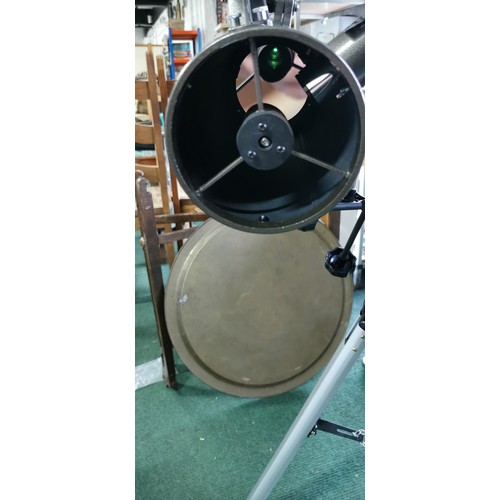 208 - Visionary 1000/114 astronomical telescope complete with tripod stand in good overall condition. Meas... 