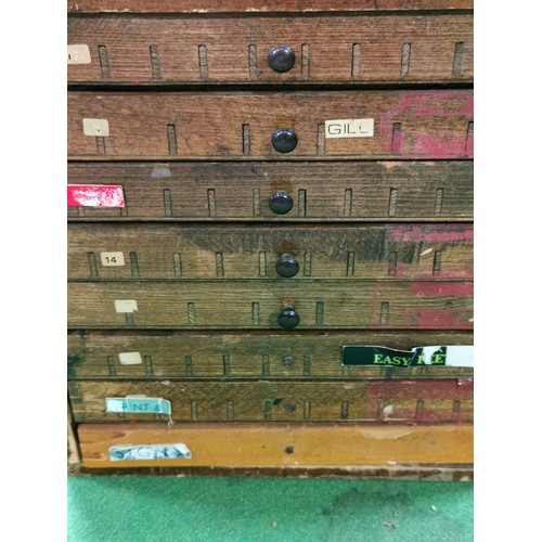 281 - 8 draw table top printers letterpress chest each draw is fitted, contains a large quantity of letter... 