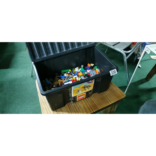 230 - Large quantity of Lego pieces in a black plastic tub