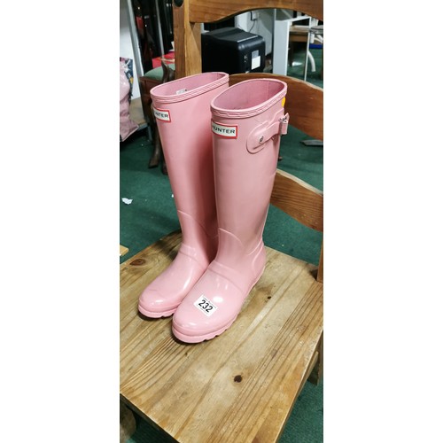 232 - Excellent quality HUNTER pink wellington boots - UK Size 5, has had light use.