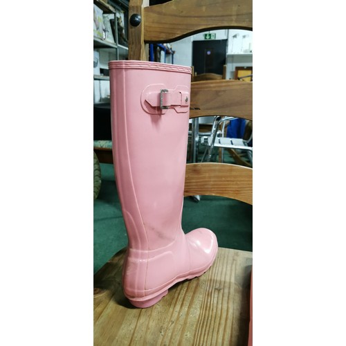 232 - Excellent quality HUNTER pink wellington boots - UK Size 5, has had light use.