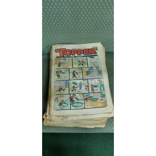 239 - Very large quantity of paper The Topper and The Beezer comic magazines ranging from 1950s to 1970s.