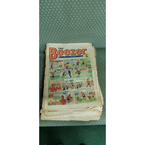 239 - Very large quantity of paper The Topper and The Beezer comic magazines ranging from 1950s to 1970s.