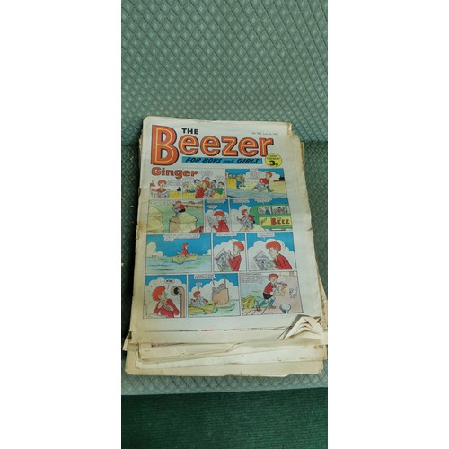 239 - Very large quantity of paper The Topper and The Beezer comic magazines ranging from 1950s to 1970s.