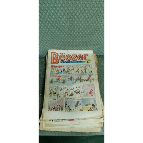 239 - Very large quantity of paper The Topper and The Beezer comic magazines ranging from 1950s to 1970s.