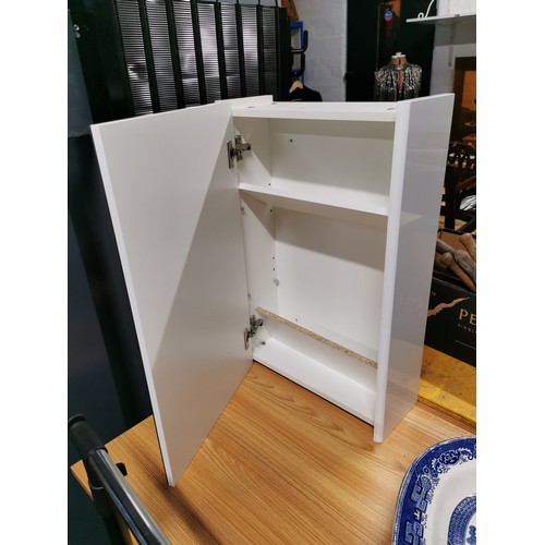 253 - Large mirrored bathroom cabinet in good overall condition, has two shelves inside. Measures 60.5cm, ... 