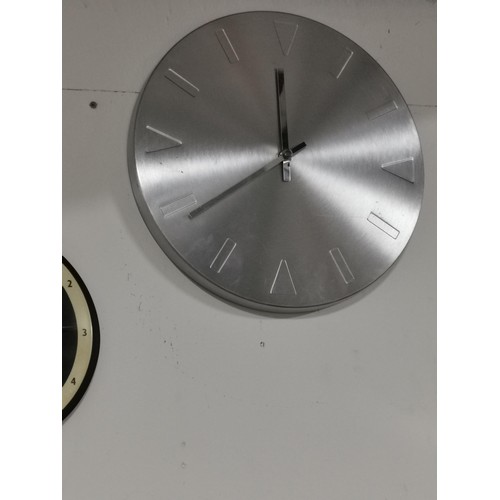 246 - Collection of 6x modern wall clocks inc 2 pool ball clocks, James Dean clock, Berty Basset etc.