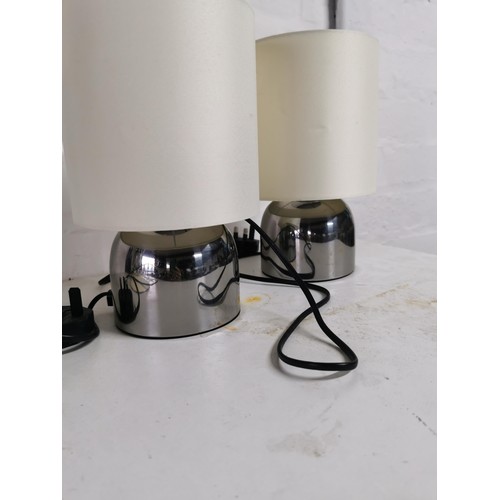 252 - 2x pairs of table lamps inc pair of chrome-based lamps and pair of metal angle poise lamps.