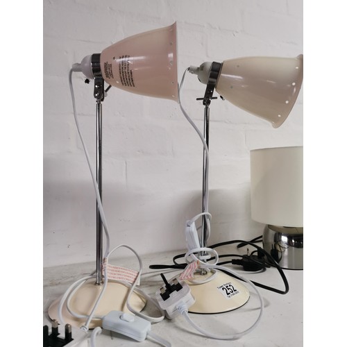 252 - 2x pairs of table lamps inc pair of chrome-based lamps and pair of metal angle poise lamps.