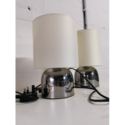 252 - 2x pairs of table lamps inc pair of chrome-based lamps and pair of metal angle poise lamps.