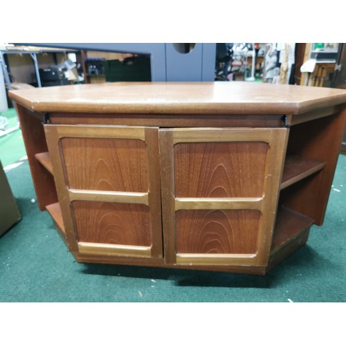 550 - Mid-Century Nathan 1960s entertainment unit with pull out drawer to the base, 2 panelled drawers to ... 