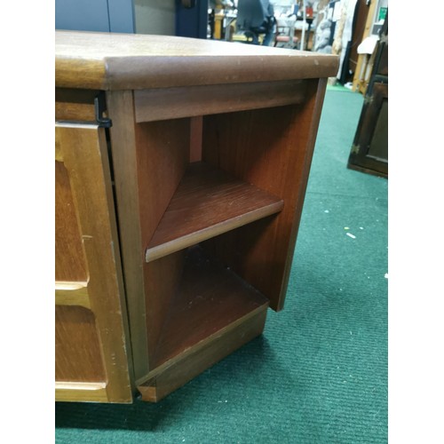 550 - Mid-Century Nathan 1960s entertainment unit with pull out drawer to the base, 2 panelled drawers to ... 