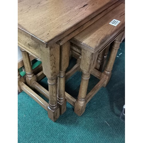 555 - Nest of 3 oak tables all in very good condition. Height 51cm x length 54cm x depth 34cm