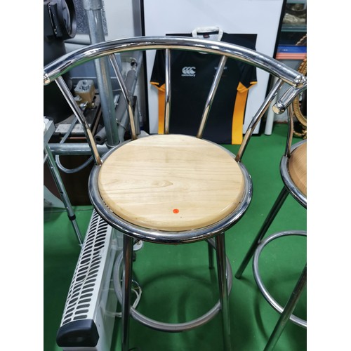 556 - Collection of 6x stools inc 3x wooden seated chrome bar stools along with 3x others. Tallest stool h... 