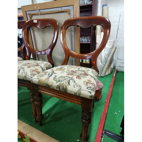 557 - Set of 4 Victorian Mahogany dining chairs with a shaped Mahogany back rest, reeded front rails stand... 