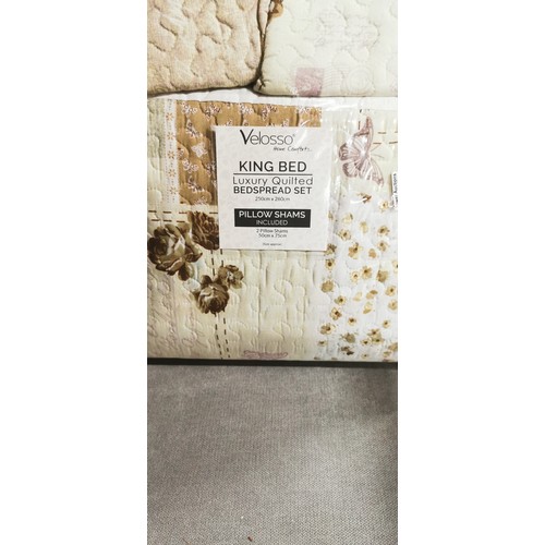 212 - New in bag Velosso - Maya Luxury quilted bedspread set with pillow shams included. Bedspread measure... 