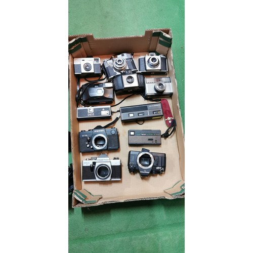 257C - box of various vintage cameras and camera accessories inc praktica 35mm cameras etc.