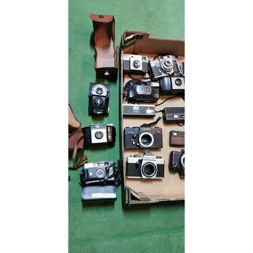 257C - box of various vintage cameras and camera accessories inc praktica 35mm cameras etc.