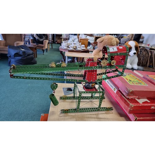 1 - Vintage fully assembled model crane by Meccano appears to be in excellent full working order. Height... 