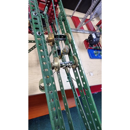 1 - Vintage fully assembled model crane by Meccano appears to be in excellent full working order. Height... 