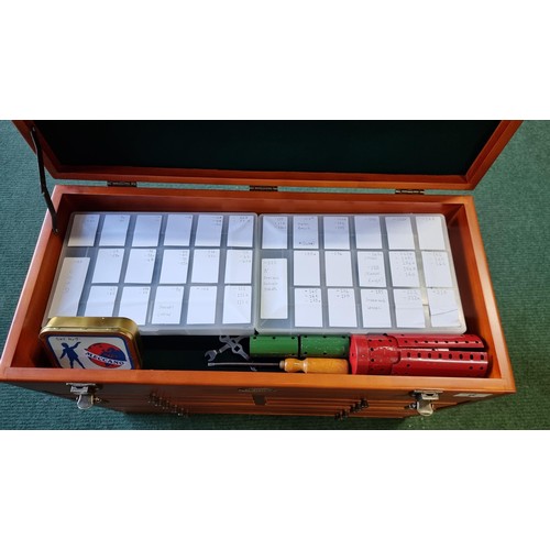 6 - Comprehensive Meccano lot fitted in a good large Clarke organising chest with a lift up lid, 6x shor... 