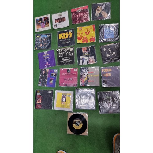 39 - Quantity of 21x good quality single 45's records all of classic rock and heavy metal inc Motorhead, ... 