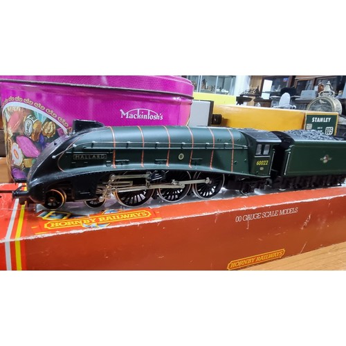 31 - Boxed Hornby 00 A4 Class 4-6-2 Mallard Br Green Locomotive 60022 in excellent clean condition