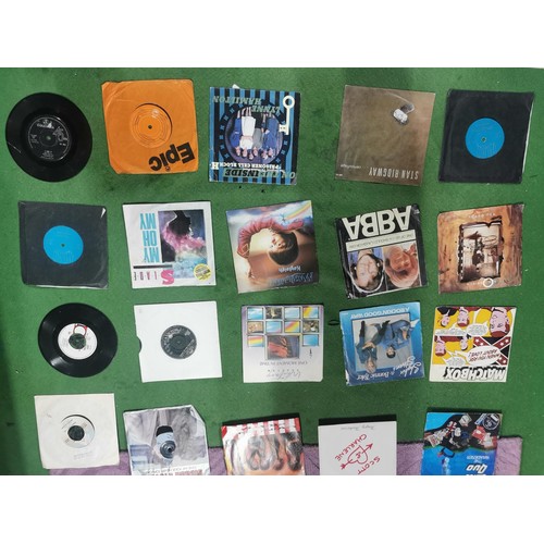 41 - Large collection of 45 single records to include good artists such as Elton John, Art Garfunkel, Sla... 