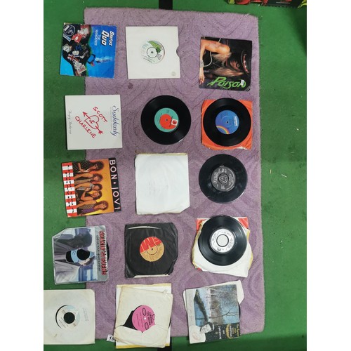 41 - Large collection of 45 single records to include good artists such as Elton John, Art Garfunkel, Sla... 