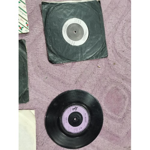 41 - Large collection of 45 single records to include good artists such as Elton John, Art Garfunkel, Sla... 