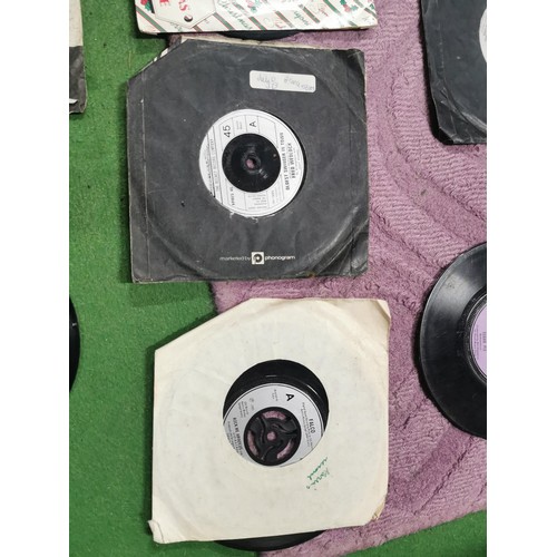 41 - Large collection of 45 single records to include good artists such as Elton John, Art Garfunkel, Sla... 
