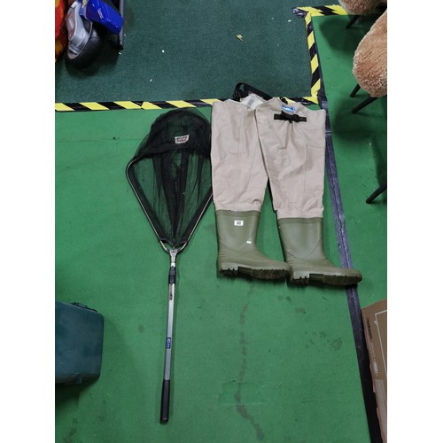 60 - AbuGarcia fishing extending foldable fishing net along with a pair of size 10 waders by Hardwear in ... 