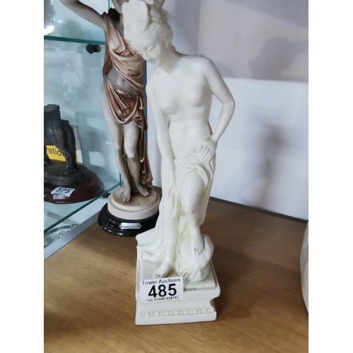 485 - Pair of resin female figures, one on a plinth.
Tallest measures 36cm high.