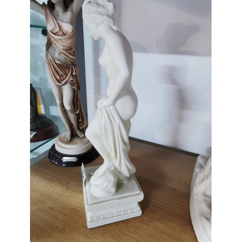 485 - Pair of resin female figures, one on a plinth.
Tallest measures 36cm high.