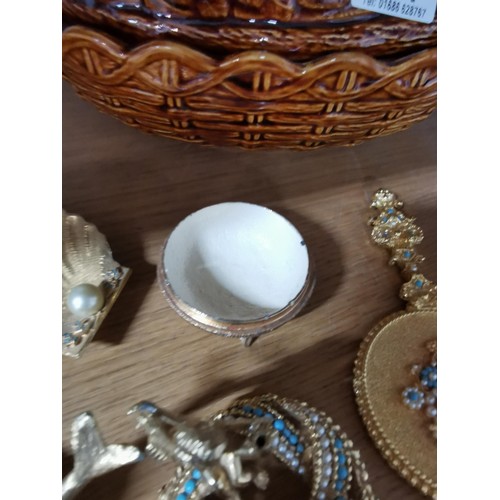 487 - A Portmeirion oven to table chicken formed casserole dish along with a vintage 1960's set inc ornate... 
