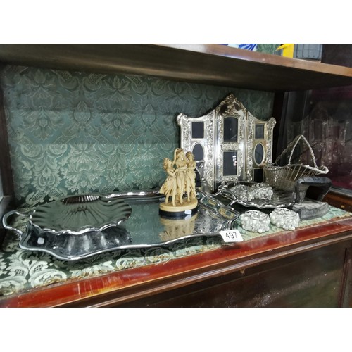 497 - A quantity of plated ware including a plated butlers tray, two large scalloped form dishes, a set of... 