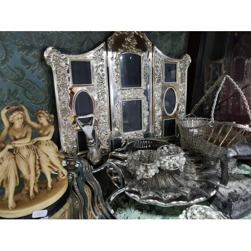 497 - A quantity of plated ware including a plated butlers tray, two large scalloped form dishes, a set of... 