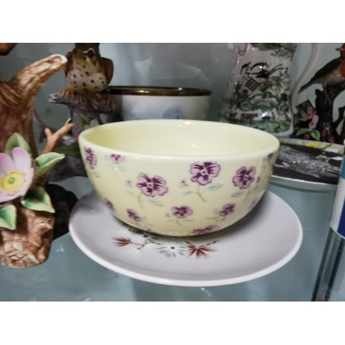 498 - A quantity of collectables including ceramic bird figurines by Kowa, a Moroccon style potpourri lidd... 